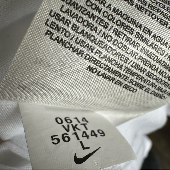 NWOT Nike NYC RUN Boroughs Large Athletic Cut Tee - Picture 13 of 13